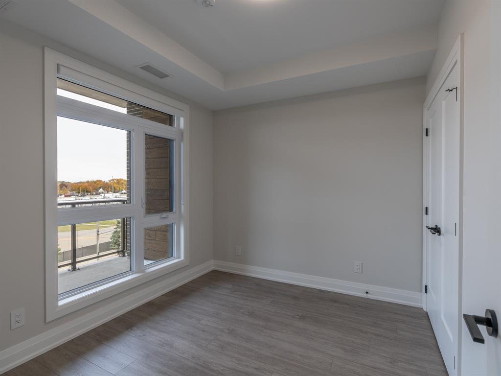 1540 VENETIAN Boulevard Unit# 204, Point Edward, Ontario, Canada photo 8