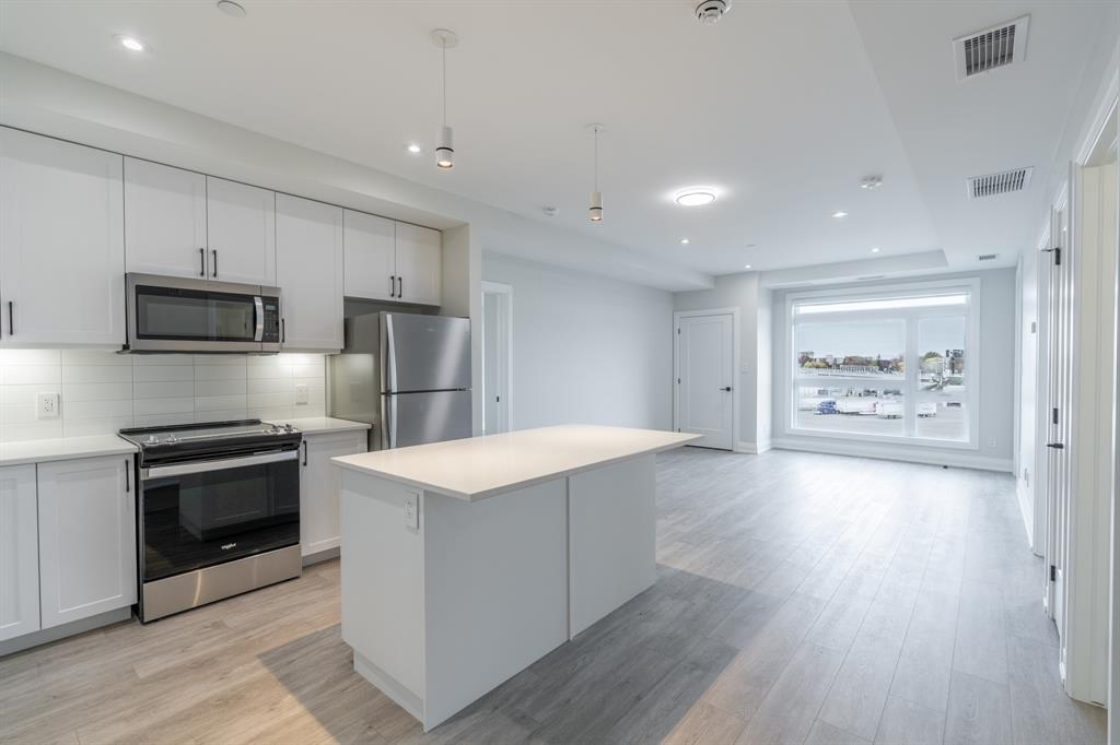 1540 VENETIAN Boulevard Unit# 404, Point Edward, Ontario, Canada photo 3