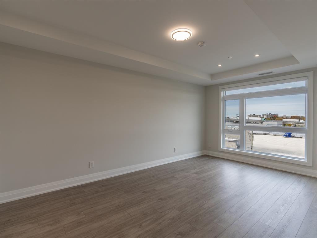 1540 VENETIAN Boulevard Unit# 504, Point Edward, Ontario, Canada photo 3