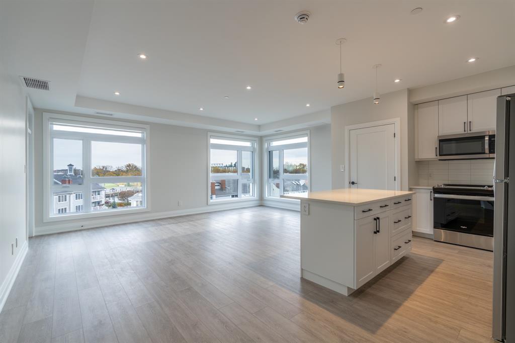 1540 VENETIAN Boulevard Unit# 301, Point Edward, Ontario, Canada photo 3