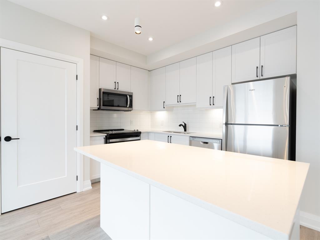 1540 VENETIAN Boulevard Unit# 601, Point Edward, Ontario, Canada photo 5