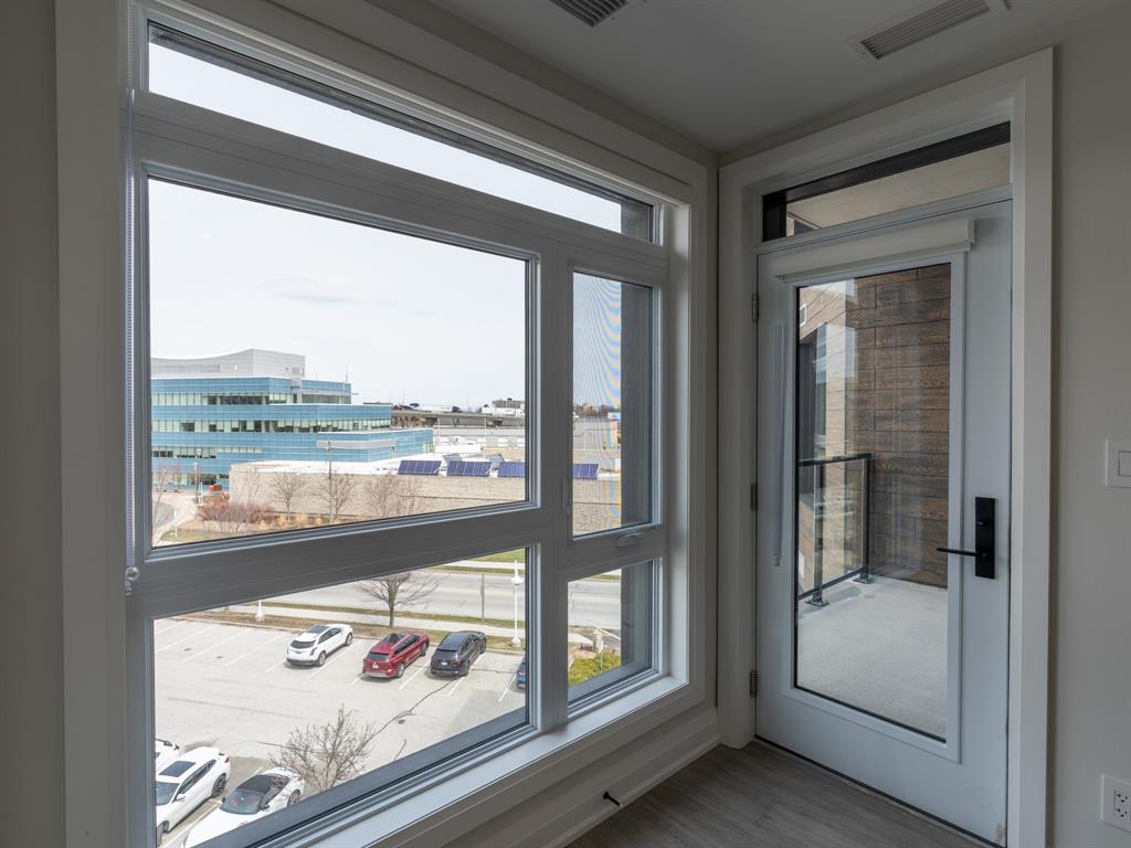 1540 VENETIAN Boulevard Unit# 306, Point Edward, Ontario, Canada photo 5