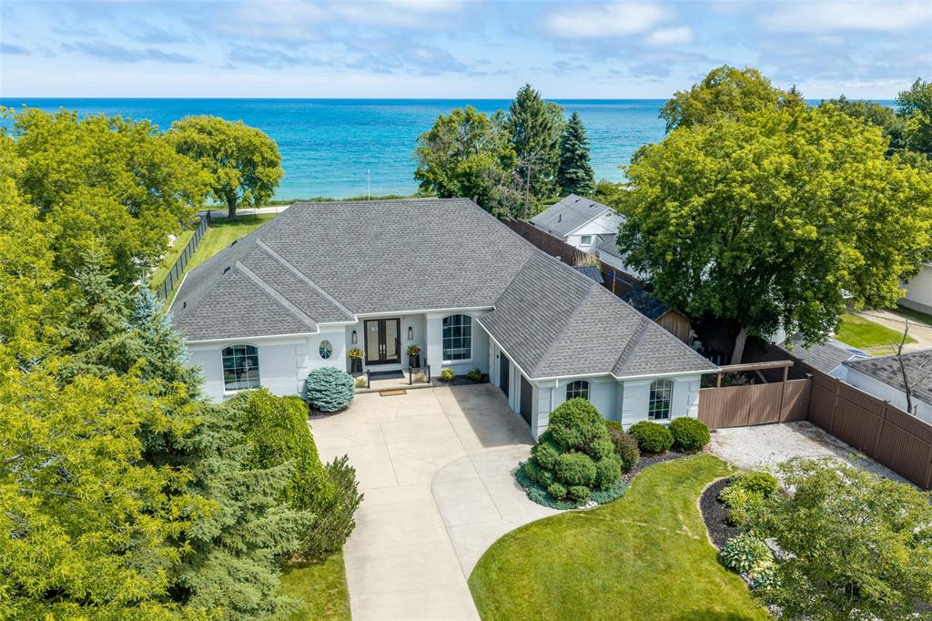 2120 Huron Shores Drive, Sarnia Ontario, Canada