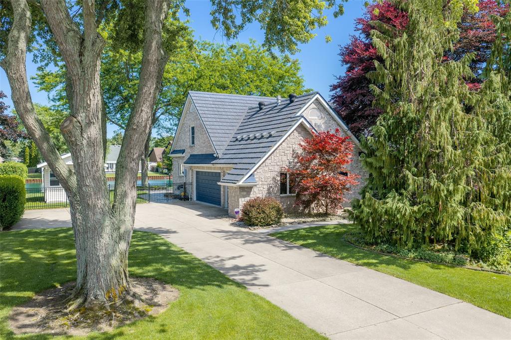 4784 Maplewood Crescent, Port Lambton Ontario, Canada