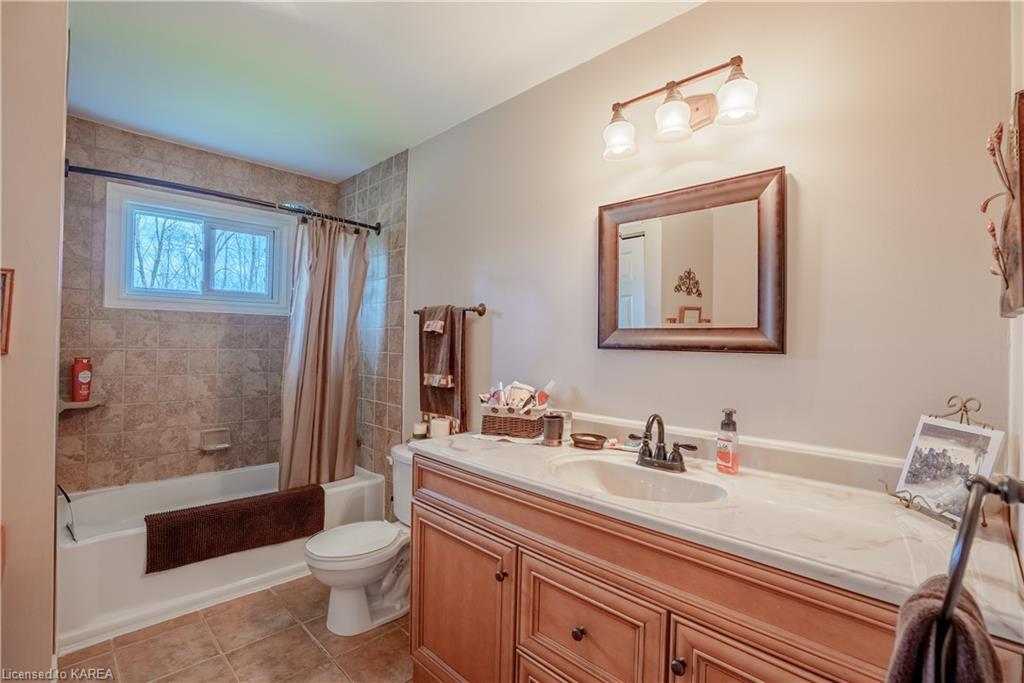 4001 COUNTY ROAD 1, Yarker, Ontario, Canada