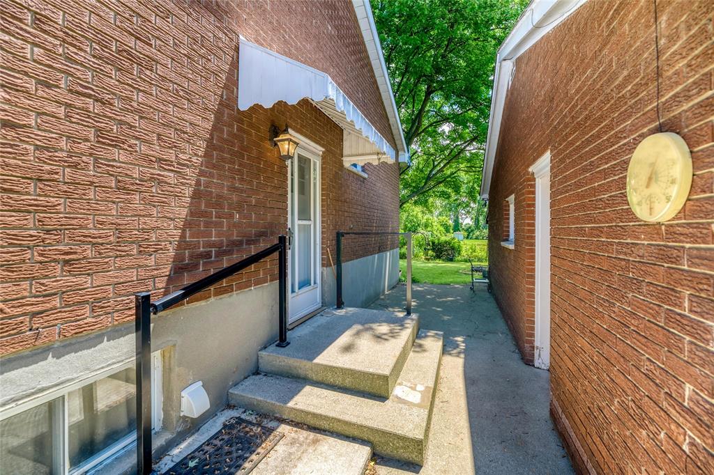 2047 BLACKWELL Road, Sarnia, Ontario, Canada