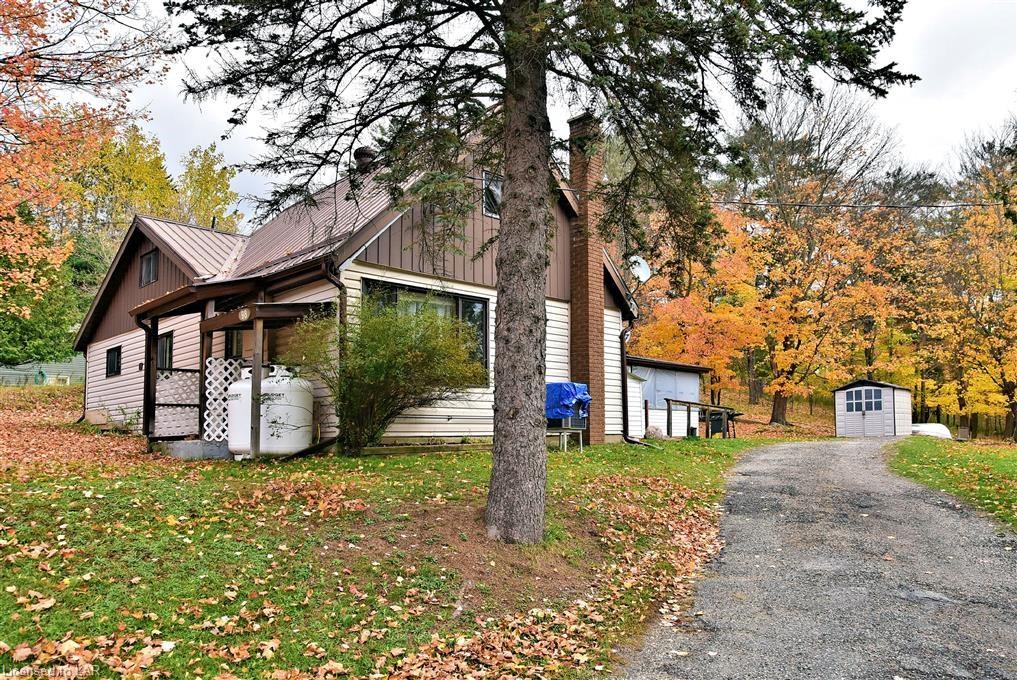 98 Pine Avenue, Haliburton Ontario, Canada