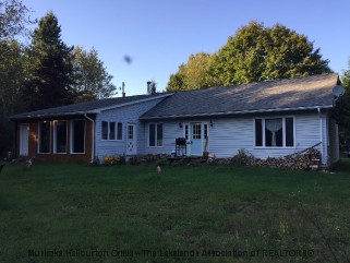 1109 Eric Potter Rd, Haliburton Ontario, Canada
