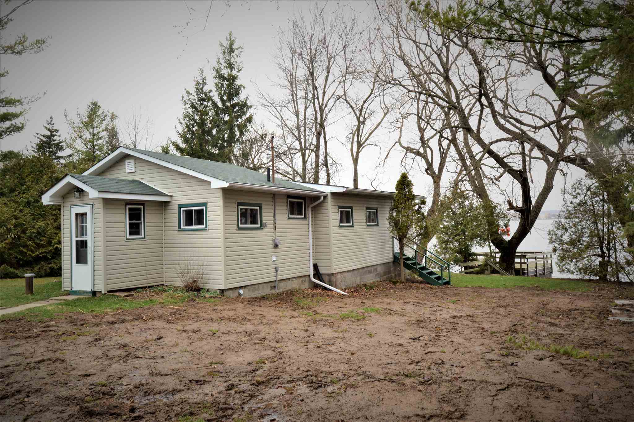 2439 South Shore Road, Napanee Ontario, Canada