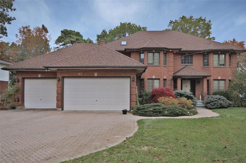 2287 PASSINGHAM Drive, Sarnia Ontario, Canada