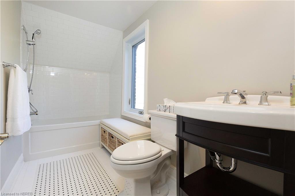 118 WORTHINGTON Street W, North Bay, Ontario, Canada