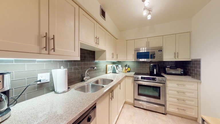 24 Southport Street, Unit 643, Toronto, Ontario, Canada photo 10