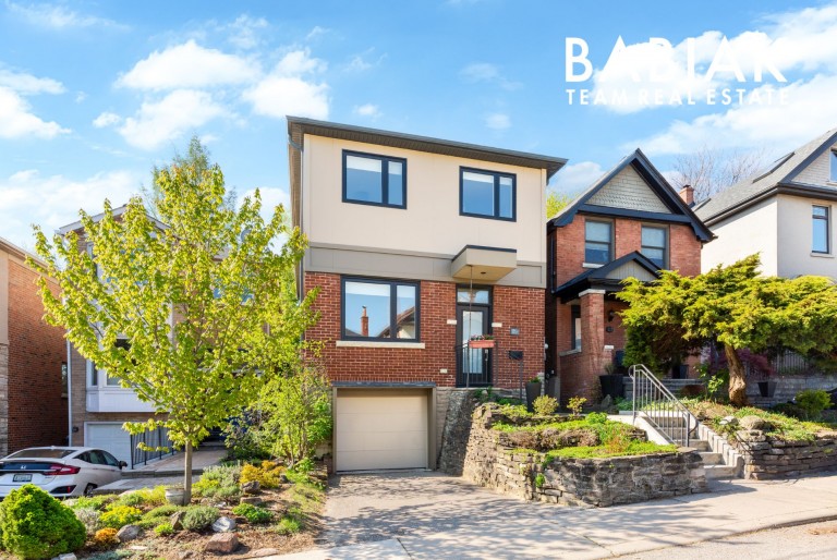 25 Mayfield Avenue, Toronto, Ontario, Canada photo 1