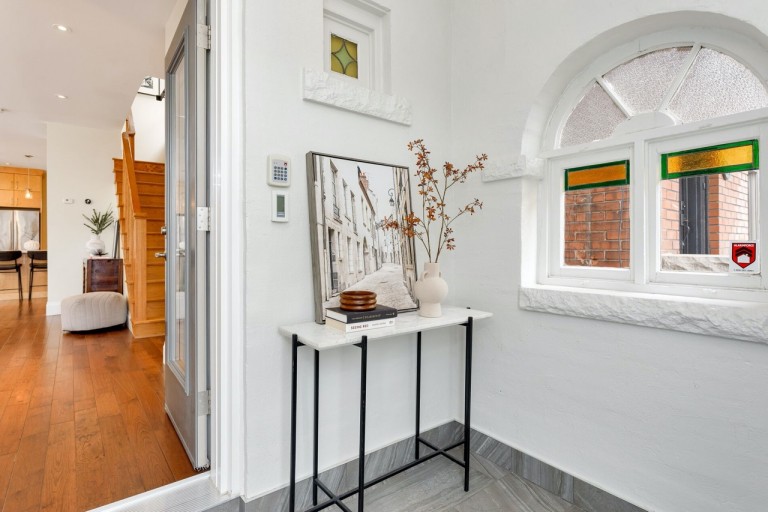 25 Mayfield Avenue, Toronto, Ontario, Canada photo 5