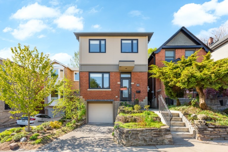 25 Mayfield Avenue, Toronto, Ontario, Canada photo 2
