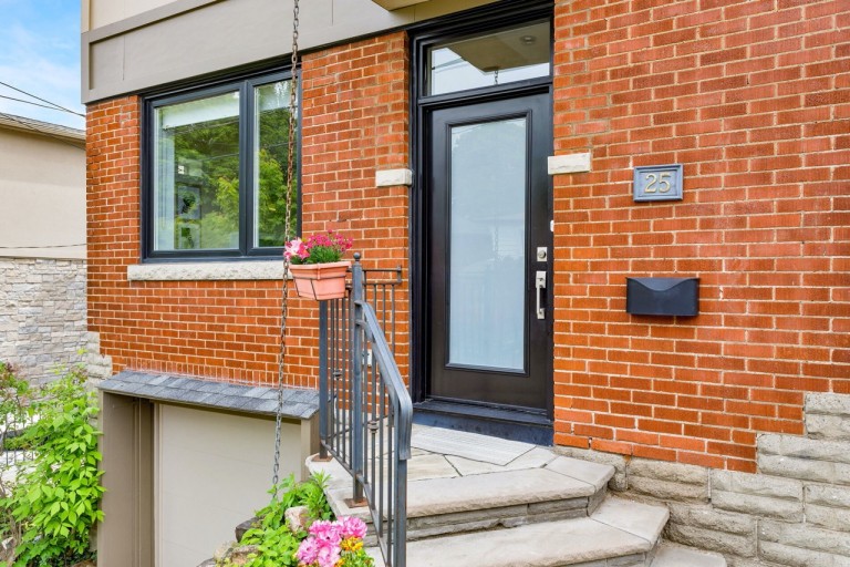 25 Mayfield Avenue, Toronto, Ontario, Canada photo 3
