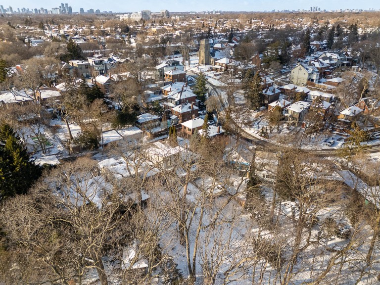 8 Grenadier Ravine Drive, Toronto, Ontario, Canada photo 4