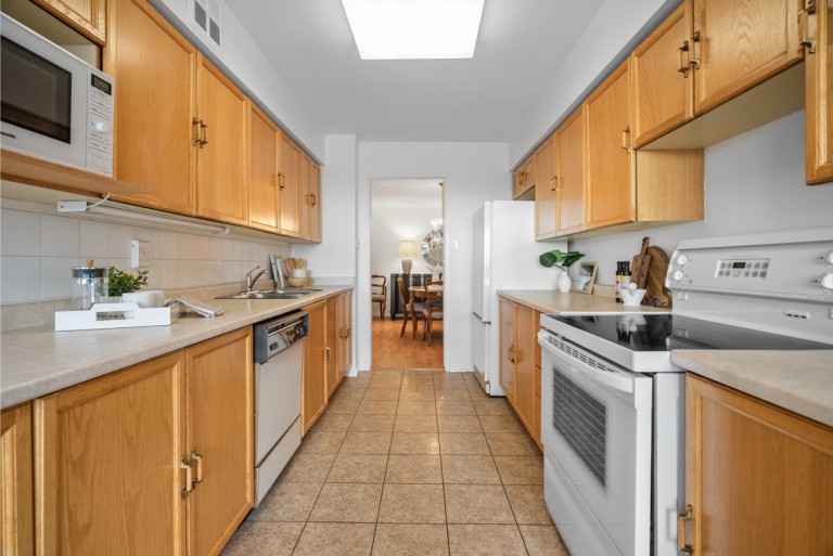 1300 Islington Avenue Unit 1604, Toronto, Ontario, Canada photo 12