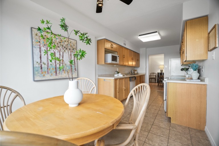 1300 Islington Avenue Unit 1604, Toronto, Ontario, Canada photo 13