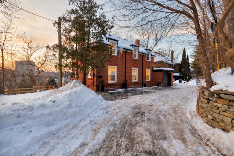 19 Halford Avenue, Toronto, Ontario, Canada photo 2