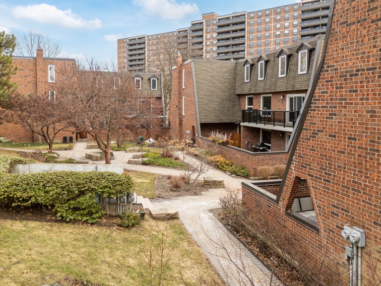 22 La Rose Avenue TH7, Toronto, Ontario, Canada photo 1