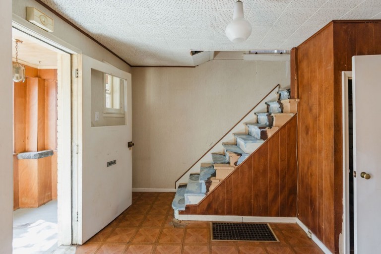 32 Radford Avenue, Toronto, Ontario, Canada photo 4