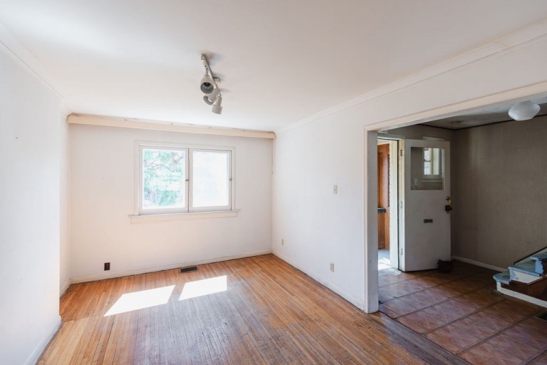 32 Radford Avenue, Toronto, Ontario, Canada photo 5