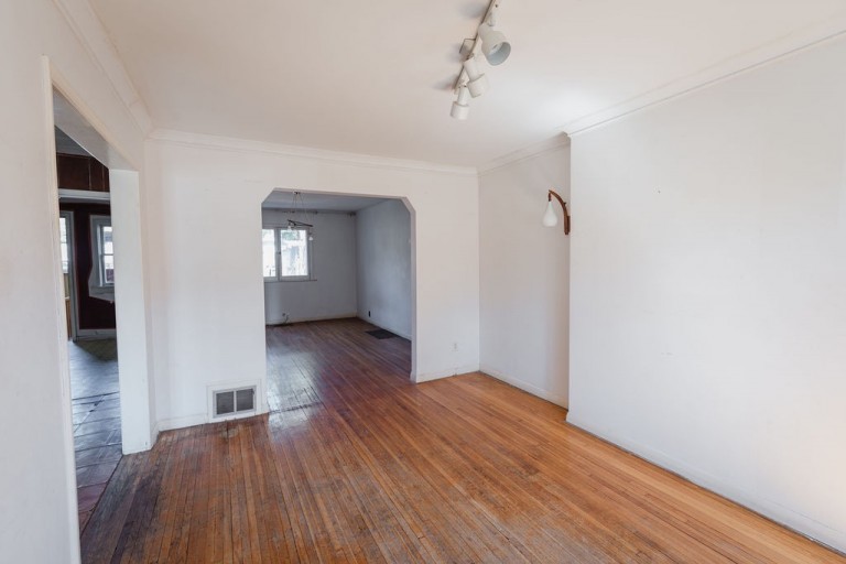 32 Radford Avenue, Toronto, Ontario, Canada photo 8