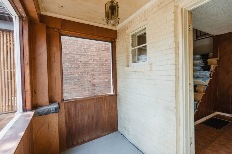 32 Radford Avenue, Toronto, Ontario, Canada photo 2