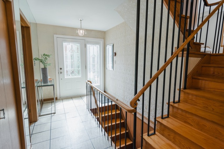 7 Innisfree Court, Toronto, Ontario, Canada photo 2