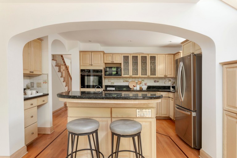 33 Halford Avenue, Toronto, Ontario, Canada photo 18