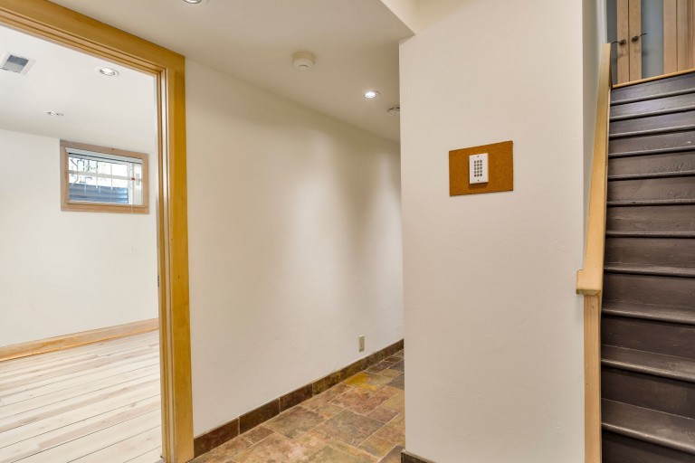 33 Halford Avenue, Toronto, Ontario, Canada photo 36
