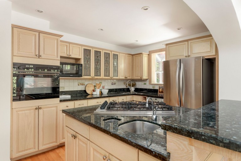 33 Halford Avenue, Toronto, Ontario, Canada photo 19