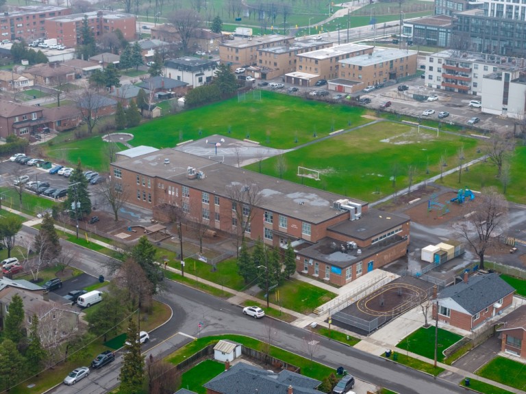 9 Camborne Avenue, Toronto, Ontario, Canada photo 45