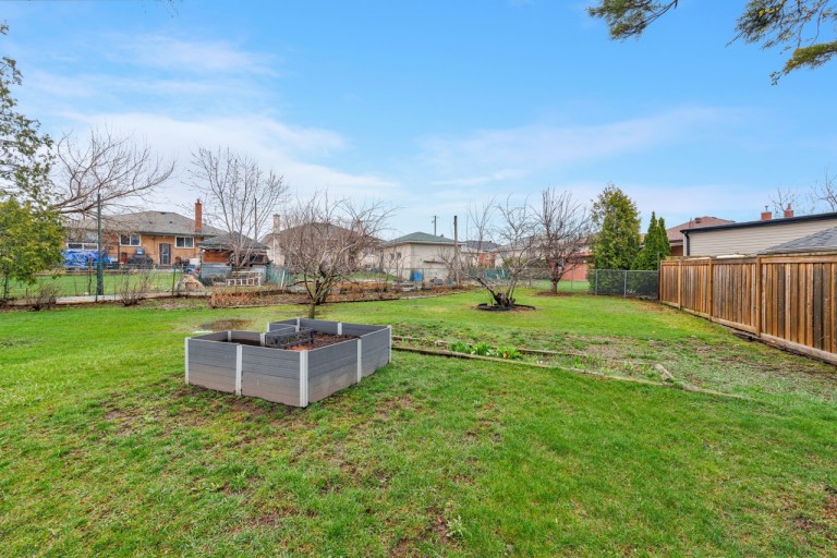 9 Camborne Avenue, Toronto, Ontario, Canada photo 43