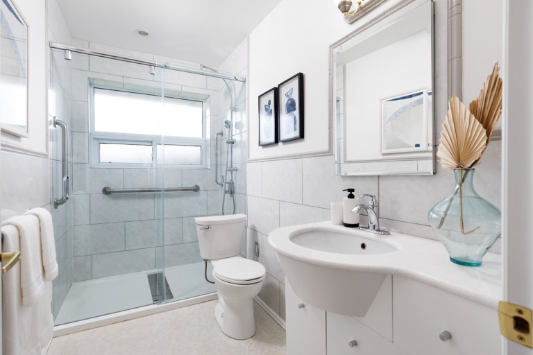 9 Camborne Avenue, Toronto, Ontario, Canada photo 24