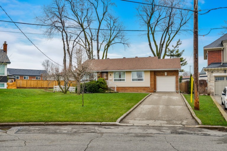 9 Camborne Avenue, Toronto, Ontario, Canada photo 2