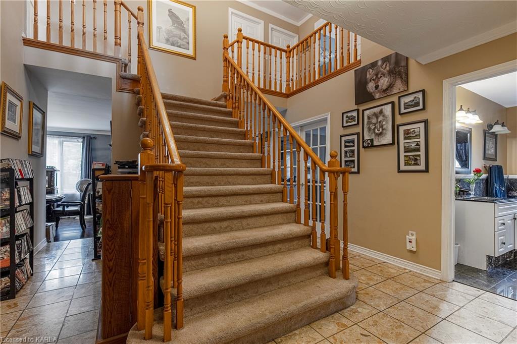 679 PARKSIDE Crescent, Kingston, Ontario, Canada