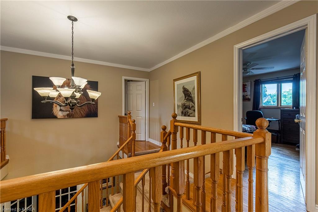 679 PARKSIDE Crescent, Kingston, Ontario, Canada