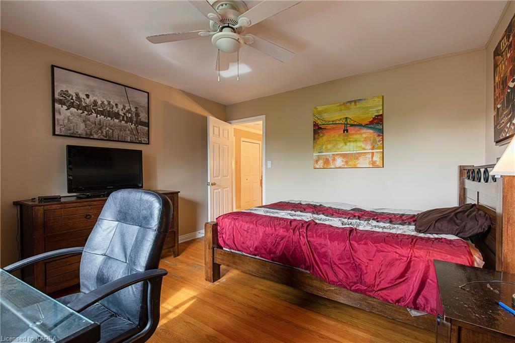 679 PARKSIDE Crescent, Kingston, Ontario, Canada