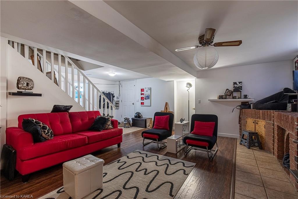 679 PARKSIDE Crescent, Kingston, Ontario, Canada
