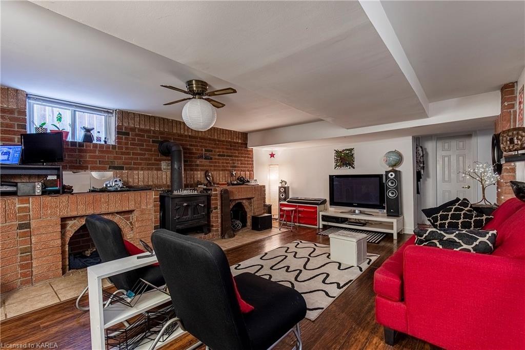 679 PARKSIDE Crescent, Kingston, Ontario, Canada