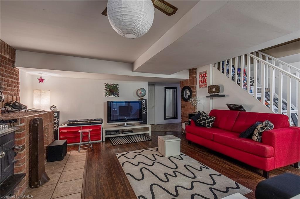 679 PARKSIDE Crescent, Kingston, Ontario, Canada