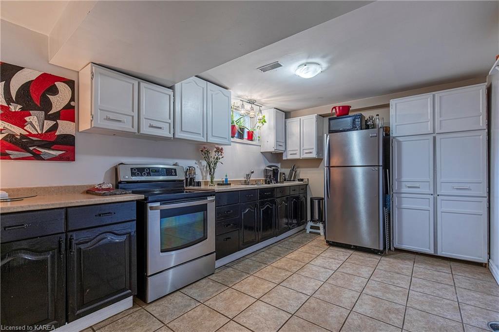 679 PARKSIDE Crescent, Kingston, Ontario, Canada