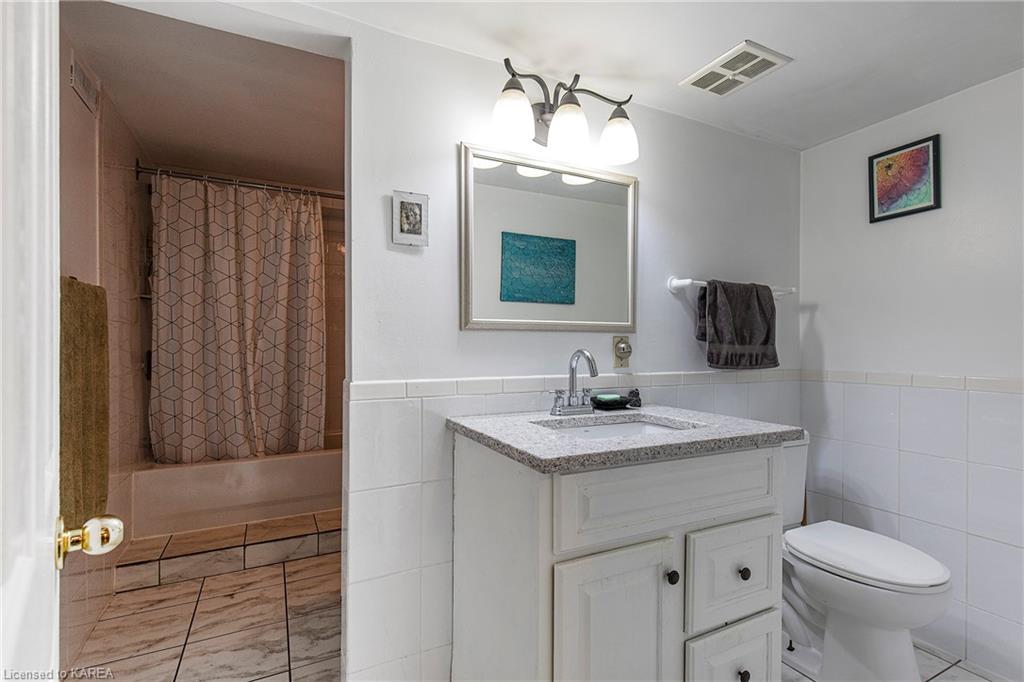 679 PARKSIDE Crescent, Kingston, Ontario, Canada