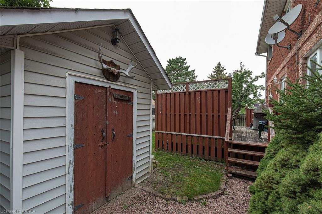 679 PARKSIDE Crescent, Kingston, Ontario, Canada