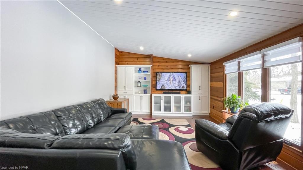 15 SARNIA Street, Bluewater, Ontario, Canada