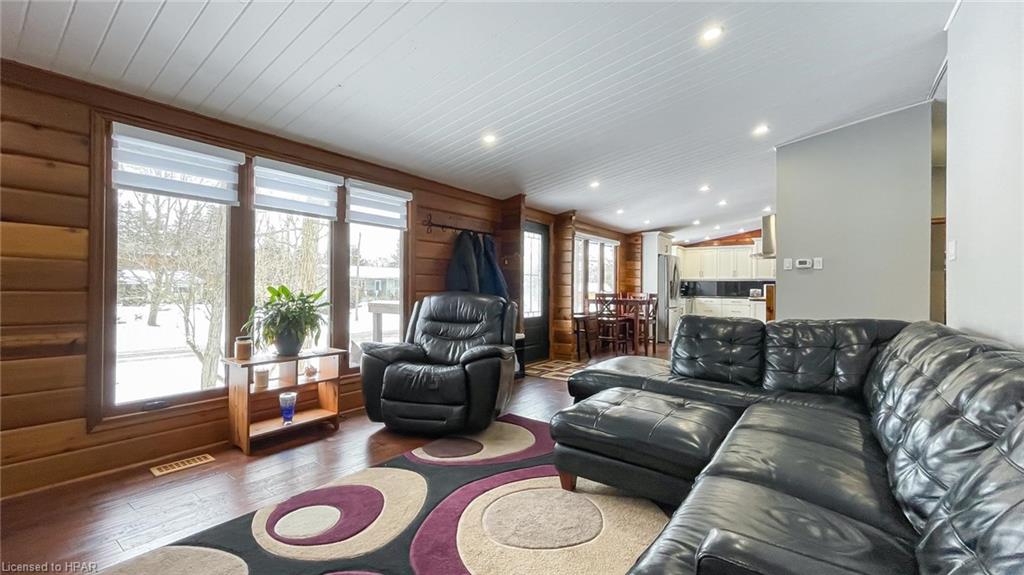 15 SARNIA Street, Bluewater, Ontario, Canada