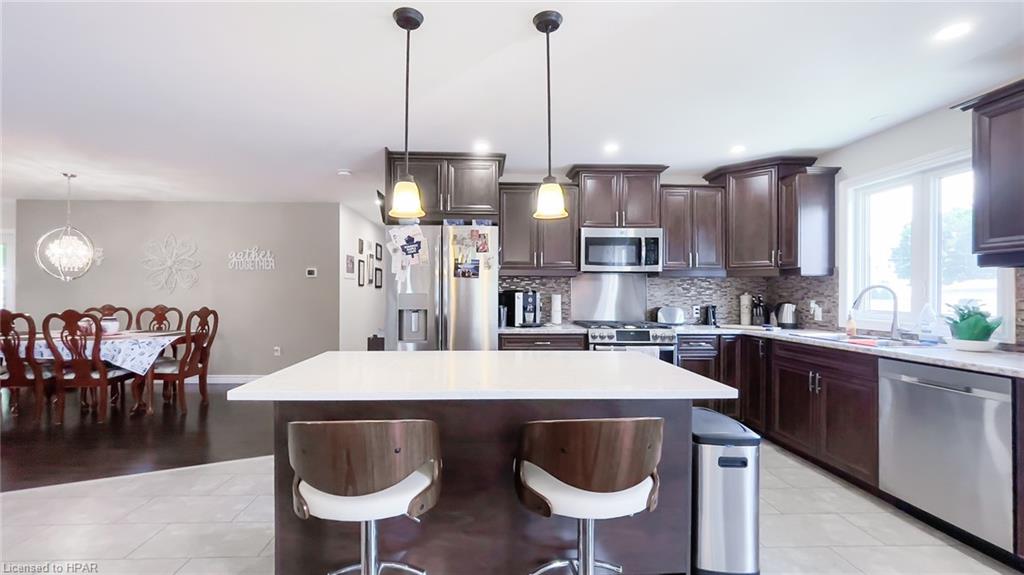 62 VICTORIA Boulevard, Vanastra, Ontario, Canada