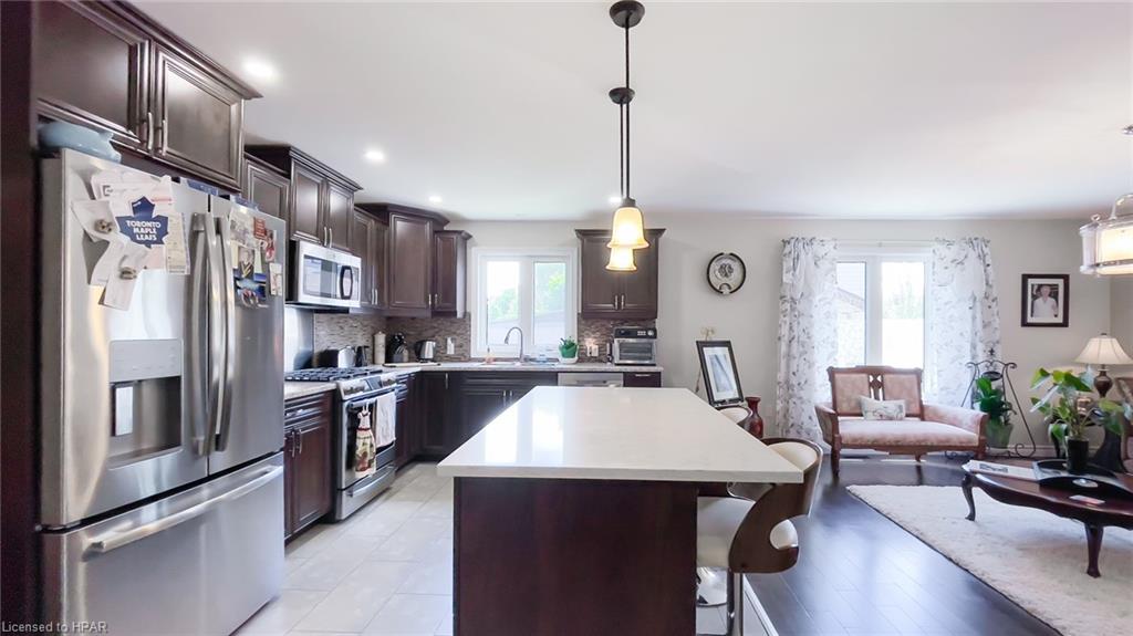 62 VICTORIA Boulevard, Vanastra, Ontario, Canada